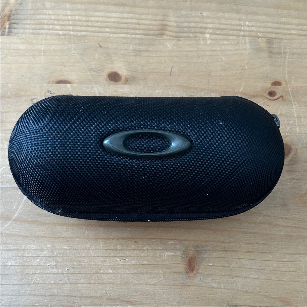 Oakley Sunglasses Cases Set of 2 Zippered Clamshells Black & White w Logo - Picture 6 of 8